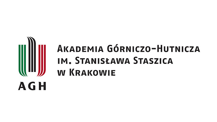 Po lewej stronie nowoczesny znak zkonstruowany z trzech sekcji w innych kolorach po trzy pionowe pasy w każdej. Znak symblicznie nawiązuje do orła. Po prawej czarny tekst "Akademia Górniczo-Hutnicza im. Stanisława Staszica w Krakowie"